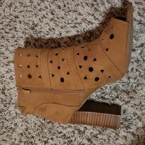 Torrid chunky heel booties 12W